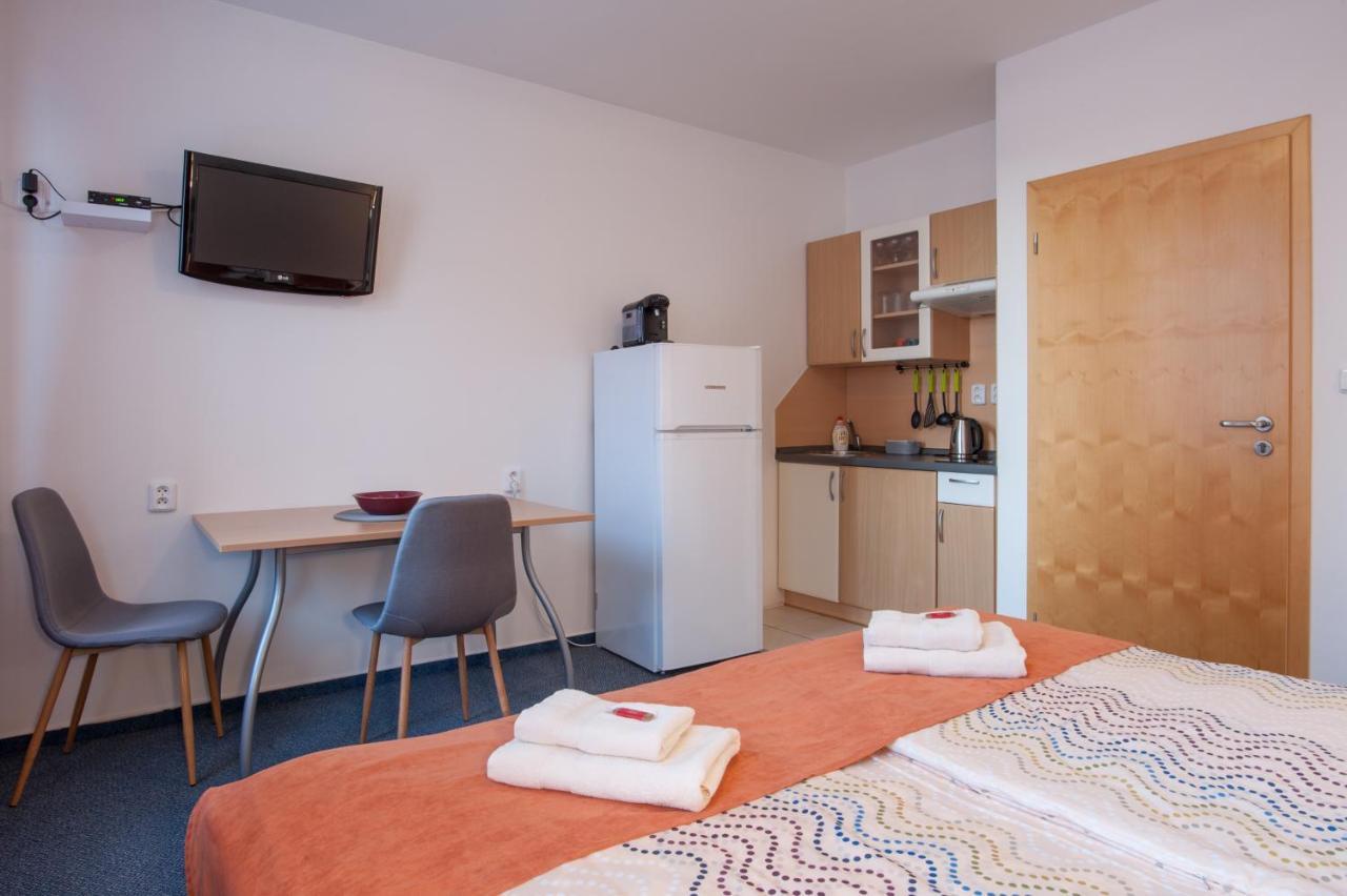 Apartmany Marco Shipping Ceske Budejovice Bagian luar foto